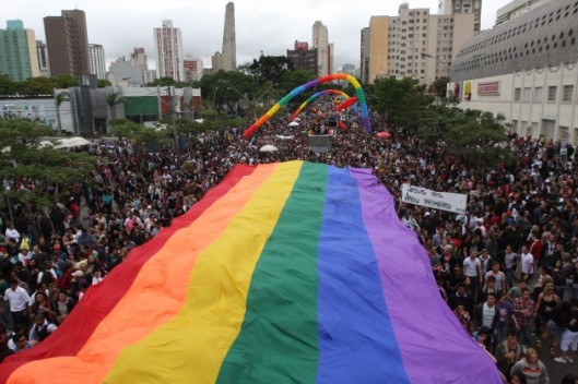 Parada da Diversidade de 2011 em Curitiba. O evento já chegou a reunir 120 mil pessoas (Foto: Franklin de Freitas)